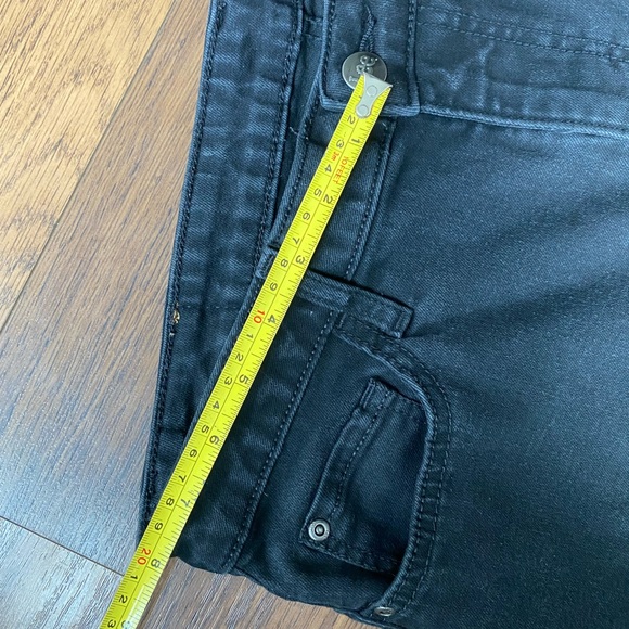 Preloved black lee jeans, to go with any outfit. Perfect condition, 33 waist. - Picture 7 of 7